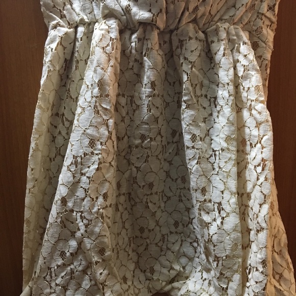 Cute lace strapless dress - Picture 2 of 4